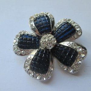 Avon Blue Sapphire Glass Rhinestone Flower Brooch image 1