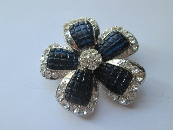 Avon Blue Sapphire Glass Rhinestone Flower Brooch - image 1