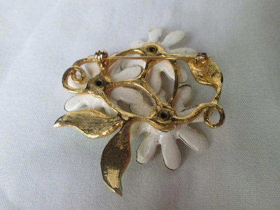 1960s Enamel Flower Brooch Daisy Gold Tone - image 2