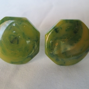 Bakelite Marbled Green Button Round Clip Earrings