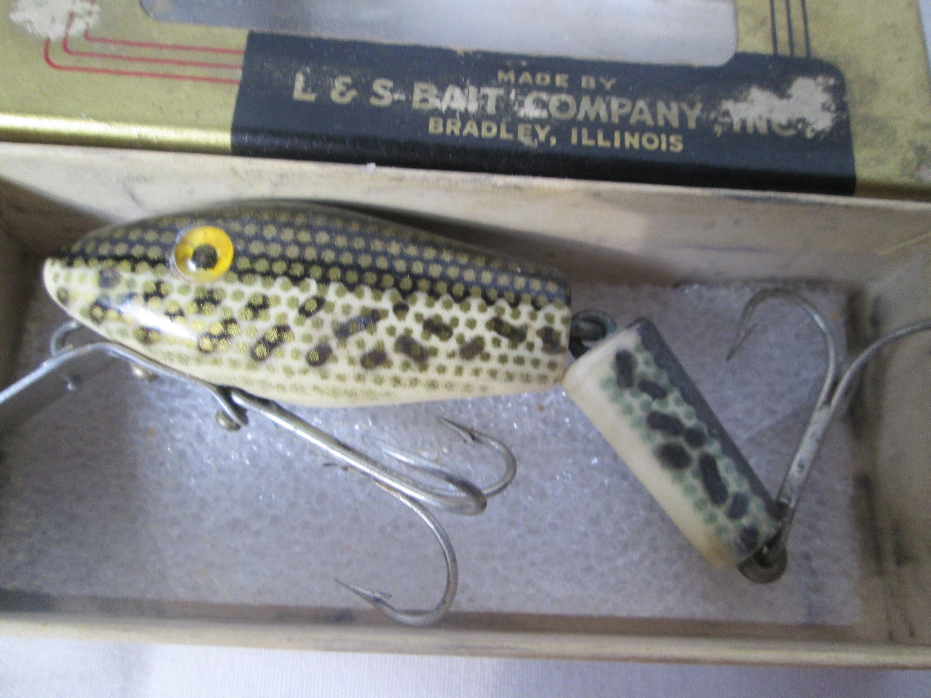 Vintage Cordell Spot fishing lure/ angling/ fish/ silver and black top  fishing lure/ fisherman/ fishing decor/fishing collectible