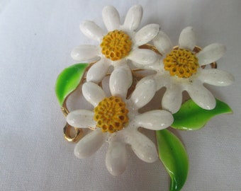 1960s Enamel Flower Brooch Daisy Gold Tone