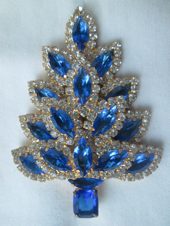 Large Vasari Christmas Tree 3 1/2 Brooch Blue Clear Rhinestone Gold Plated