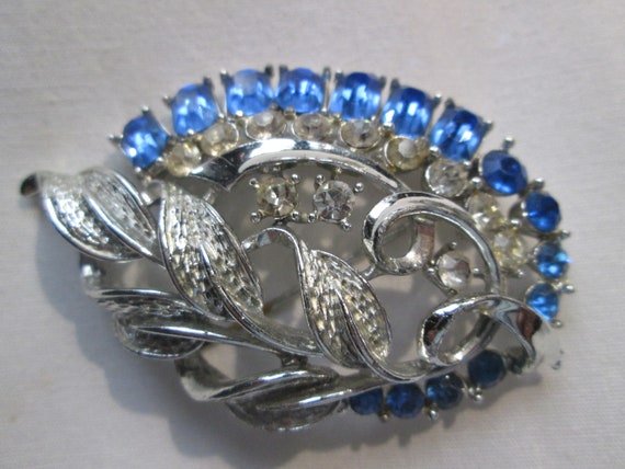 Signed Star 1950s Leaf Rhinestone Brooch