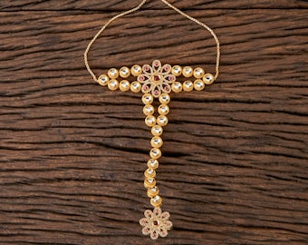 Fine Kundan Hathphool: imbracatura indiana dorata per le mani da sposa