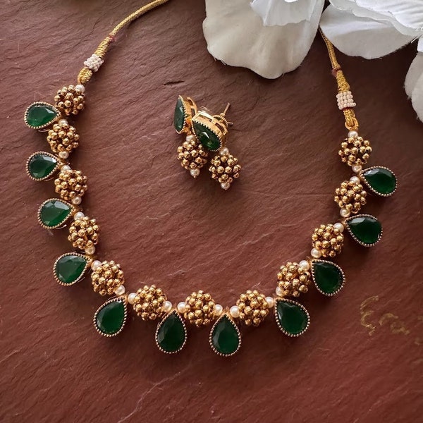 Emerald Green Necklace/Gold Kemp Necklace/ Indian choker/ Indian Necklace/ Temple Necklace/ Indian choker Necklace /Indian Wedding Jewelry