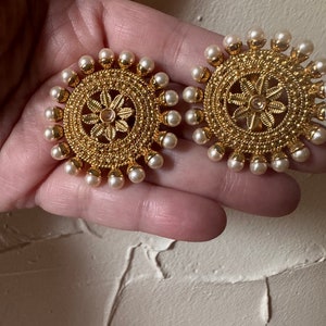Pearl Stud Earrings/Gold Stud Earrings/Indian Studs/Indian Earrings/Indian Jewelry/Kundan Studs/Sabyasachi /Bridal Jewelry/Indian wedding
