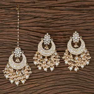 kundan tikka and earrings set /Pearl mang tikka set/ pearl tikka earrings set/kundan tikka set/indian jewelry/ indian wedding jewelry/tika