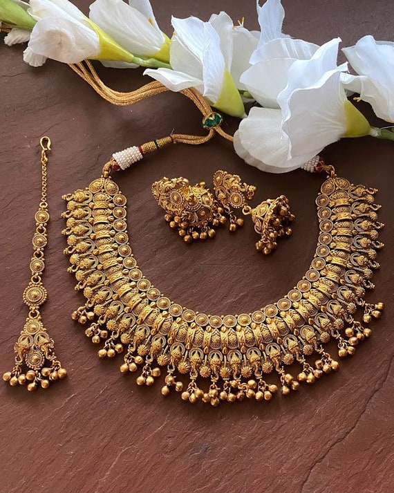 MULTICOLOUR ANTIQUE GOLD LOOK POLKI NECKLACE SET – Sanvi Jewels