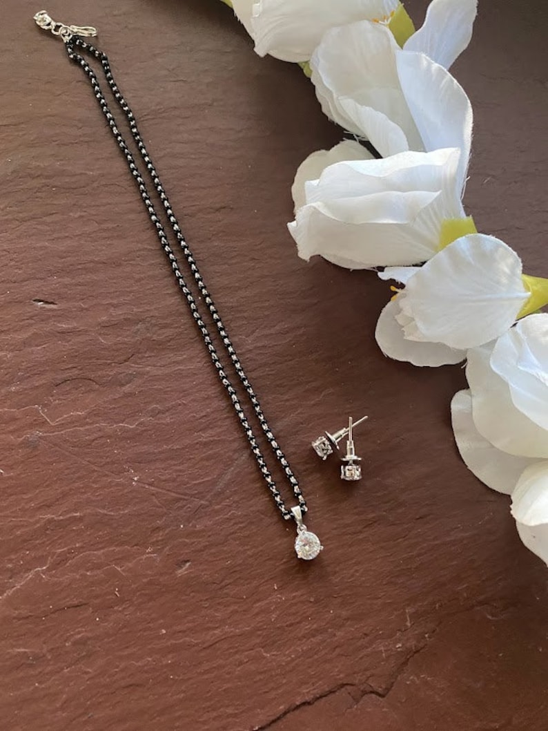 Mangalsutra / vergoldetes Mangal Sutra / Deepika Padukone Mangalsutra / CZ Mangalsutra / ndianischer Schmuck / Halskette mit schwarzen Perlen / Karimani Sara Bild 7