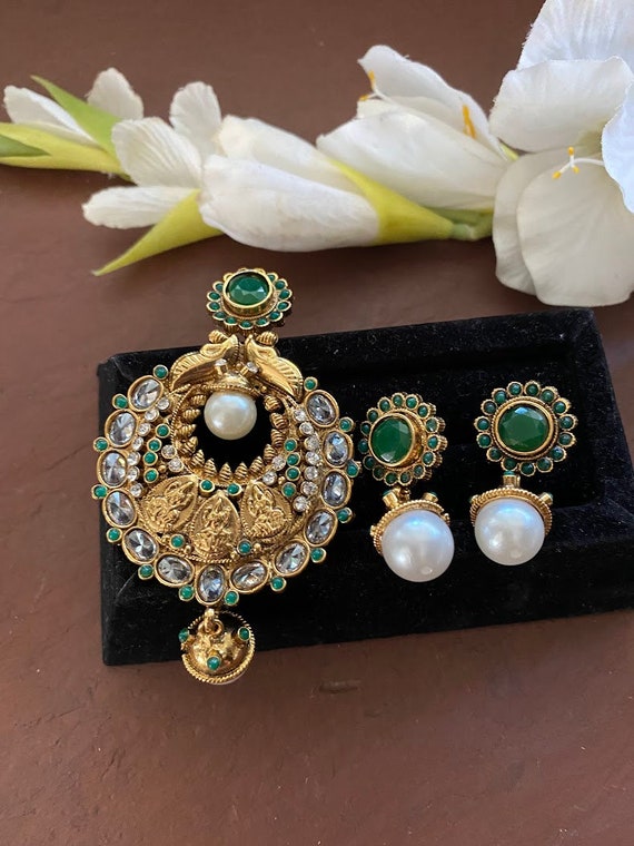 Antique gold on sale pendant set