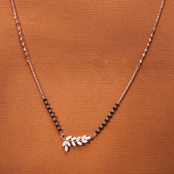 Tanmaniya Mangalsutra en or rose/Collier de perles noires