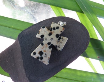 Colgante de cruz - Cruz de piedra de jaspe dálmata - Tal como se encuentra en el mercado