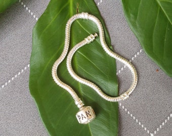 Pulsera Pandora plateada - Cadena de dijes de 8" - Joyería vintage - Tal como se encuentra en el mercado