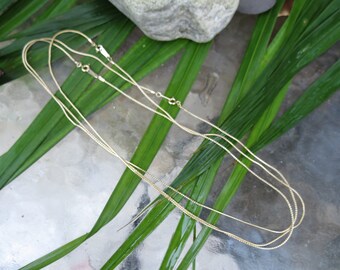 Conjunto de collar dorado Avon de 20" (nuevo)