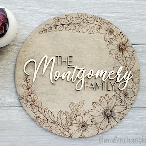 Round Flower Family Name Sign - Laser Engraved