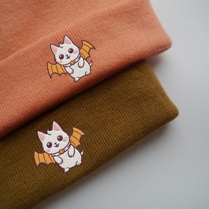 不気味なコウモリ猫の翼付きハロウィン刺繍ビーニー - 色とりどり - かわいいビーニー - 不気味な季節