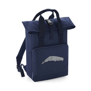 Schöner Pottwal-bestickter Rucksack - Zwei Größen - Mehrere Farben - Recycled - Roll-Top-Rucksack mit zwei Griffen - Ozean-Tierfisch