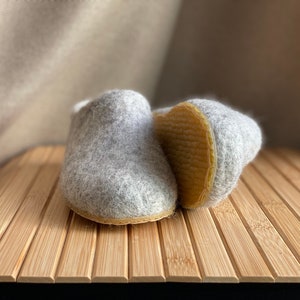 Handgefertigte Wolle Kinder Hausschuhe: Gefilzte Booties Bild 8