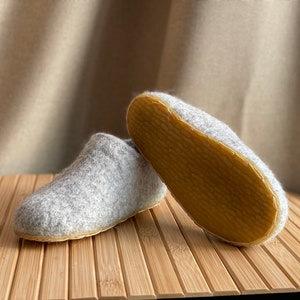 Handgefertigte Wolle Kinder Hausschuhe: Gefilzte Booties Bild 2
