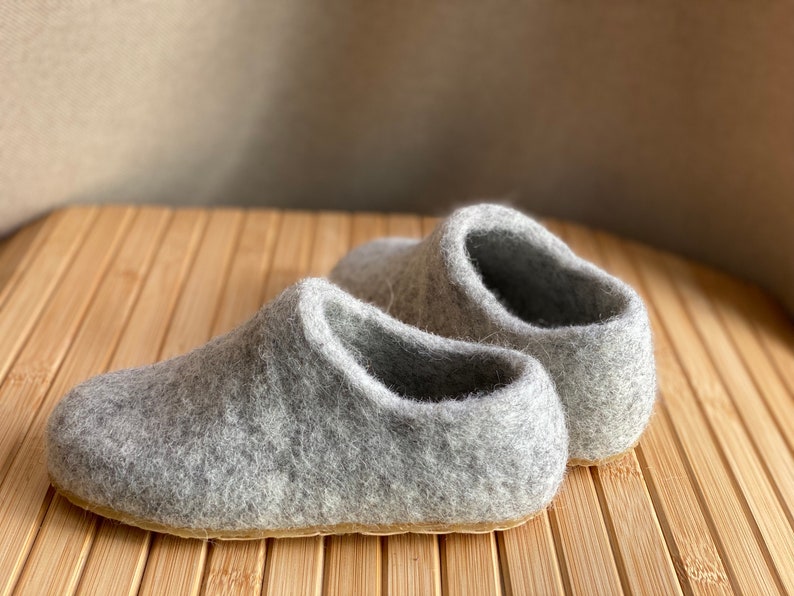 Handgefertigte Wolle Kinder Hausschuhe: Gefilzte Booties Bild 1