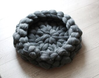 Hand Knitted Wool Cat Bed: Chunky, Soft Pet Furniture