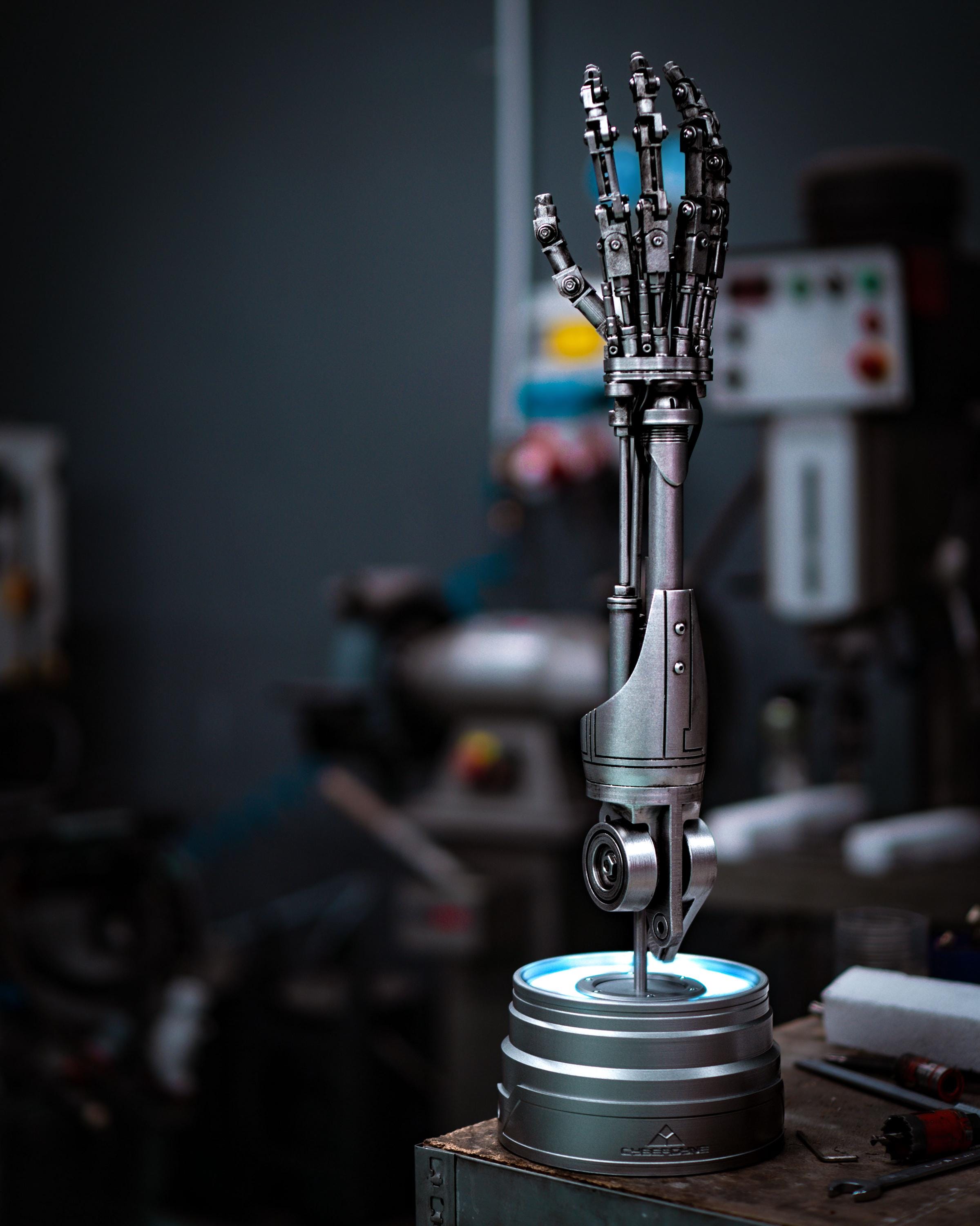 Terminator T800 Endo Arm Life Size Replica - Deluxe Edition