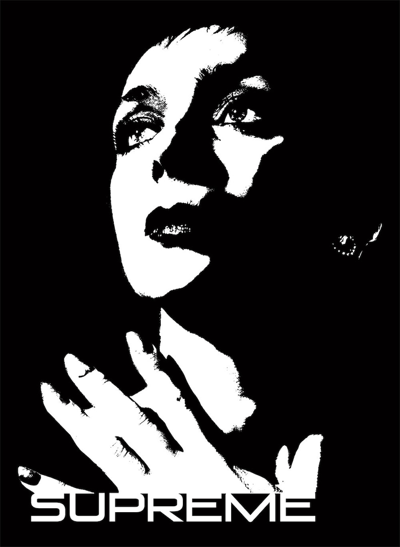 Op de afbeelding: Zwart-witte illustratie van een vrouwen gezicht met het woord "SUPREME" in witte letters onderaan de afbeelding.
