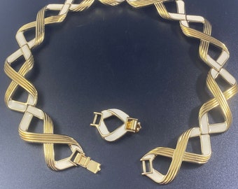 MONET 1960s Collar Choker Necklace White Enamel Gold Tone Link Vintage Rare