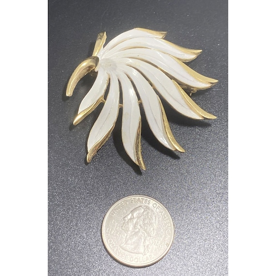 Crown TRIFARI White Enamel Floral Leaf Brooch Gold Tone Signed Pin