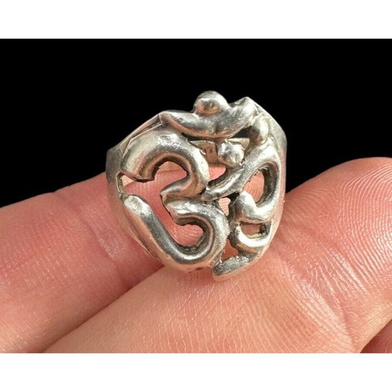 Sterling Silver Om Ring Symbol Band Size 6.5 Vint… - image 1