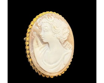 Vintage Carved Shell Cameo Brooch Pendant Yellow Gold Filled Oval 1.25”