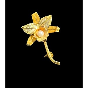 18k Yellow Gold Orchid Brooch Pin 3mm Pearl 2.8 Grams Vintage Mid Century