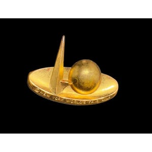 1939 New York World’s Fair ART DECO Pin Brooch Gold Tone Signed