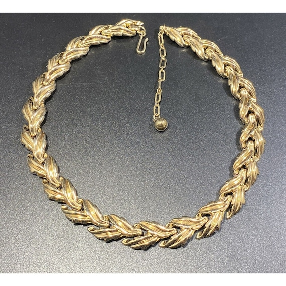 Vintage Crown Trifari Pat Pend Gold Tone Two Leaf Necklace Chain