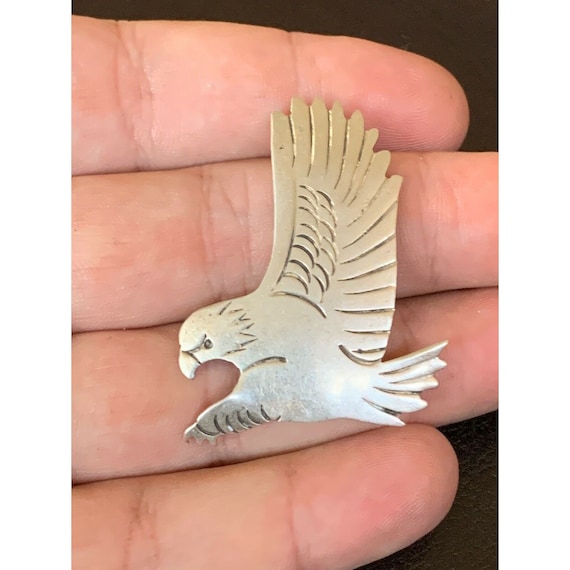 Detailed Vintage Navajo Flying Eagle Sterling Silver Native American Bracelet Detailed Vintage Navajo Flying Eagle Sterling Silver Native American Bracelet