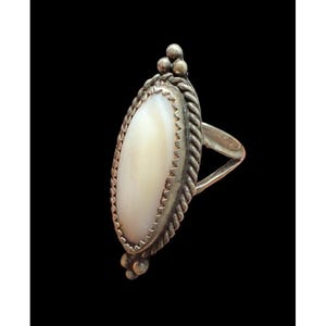 Navajo Sterling Silver Mother Of Pearl Ring Size 6.75 Old Pawn Ethnic