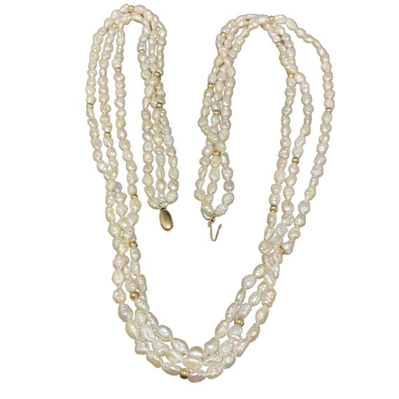DESIGN - Collana Dorata Con Perle D'acqua Dolce Sintetiche E Dettaglio A Gancetto DESIGN - Collana Dorata Con Perle D'acqua Dolce Sintetiche E Dettaglio A Gancetto