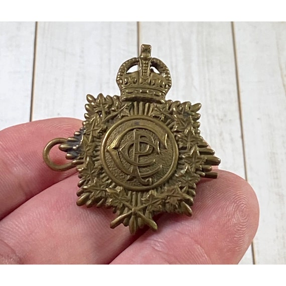 Vintage WW2 Canadian Postal Corps Brass Badge Bro… - image 1