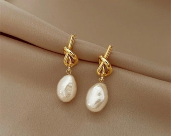 Baroque Drop Pearls Earrings, Dainty Pearls Earrings, Beautiful earrings, Gold plated, Fashion Earrings, Gold earrings, pearl earrings