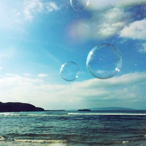 West Strand Bubbles, Portrush Giclee Print