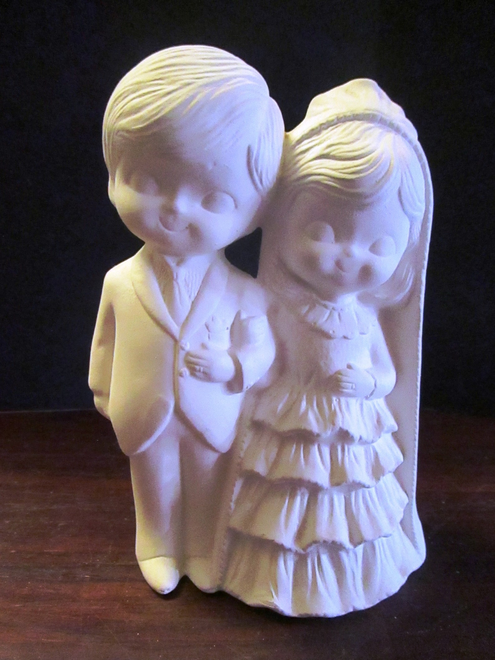 tiny bride and groom figurines