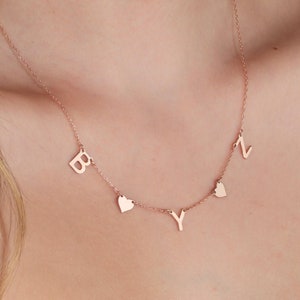 Collar de letras y corazones- Collar de múltiples letras- Collar de corazón inicial- Collar personalizado- Joyería personalizada- Regalos personalizados