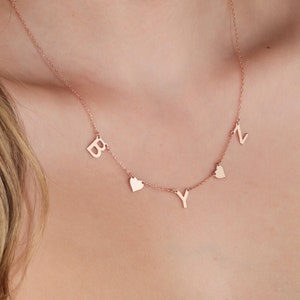 Collar inicial pequeño, collar de letras de plata de ley, collar de letras del corazón, collar de letras personalizado, regalo para mamá, regalo de Navidad