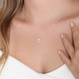Collar con inicial, collar minimalista personalizado, collar con letras, collar de oro, regalos para ella, regalo de Navidad, regalo de cumpleaños, hecho a mano