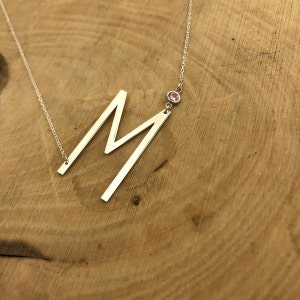 Colar com iniciais - Colar com pedras do mês - Colar com mãe - Colar com avó - Presente para mãe - Joias com letras - Joias com iniciais