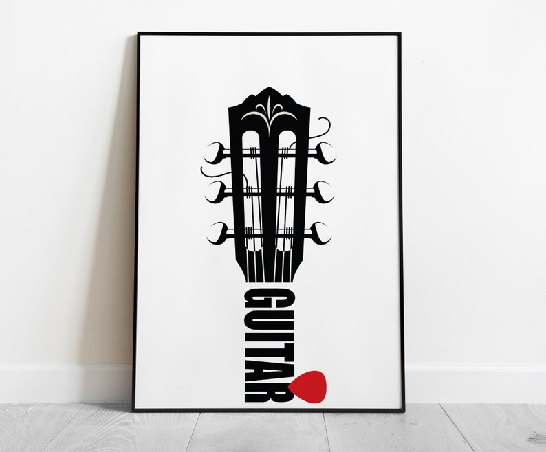 Może przedstawiać: Czarno-biała sylwetka gitary z napisem "GUITAR" napisanym pionowo wzdłuż gryfu. Czerwony plektron gitarowy znajduje się u dołu gryfu.
