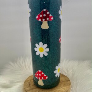 Mushroom and Daisy Tumbler, Green Glitter Tumbler, Plant Lover Tumbler, Valentine&#39;s Day Gift, Birthday Gift, Christmas Gift, Unique Gift