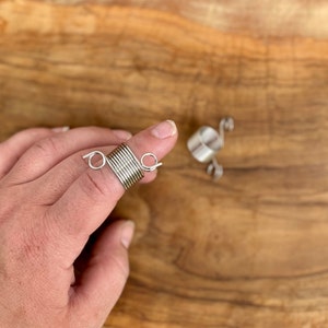 Dé à coudre en fil métallique | Guide de toronnage | Kuqqi | 17 mm 19 mm | Dé à coudre pour laine norvégienne | Tricot coloré