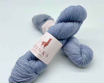 Murmure | Chaussettes classiques | Fil teint à la main 75/25 laine mérinos et nylon